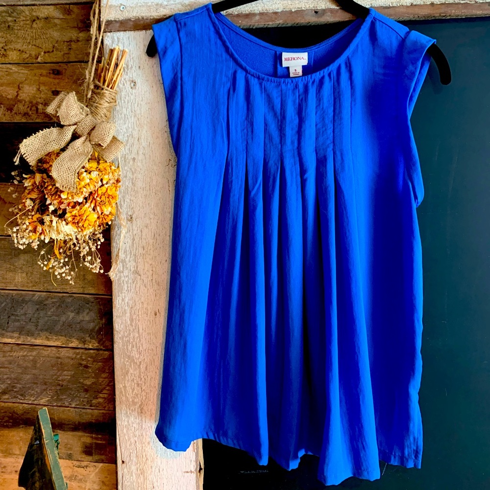 Blue sleeveless tee